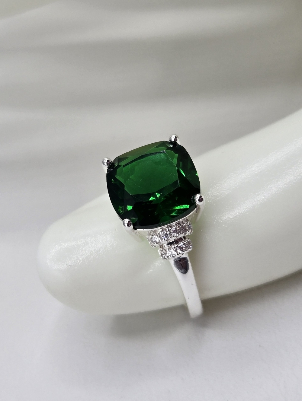 Swarovski Crystal Elements Silver Statement Ring Emerald Green Size 6.75 Bridal - Picture 4 of 8